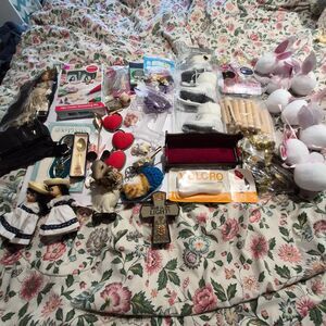 Box with Craft Stuff in 4lb 14ozs